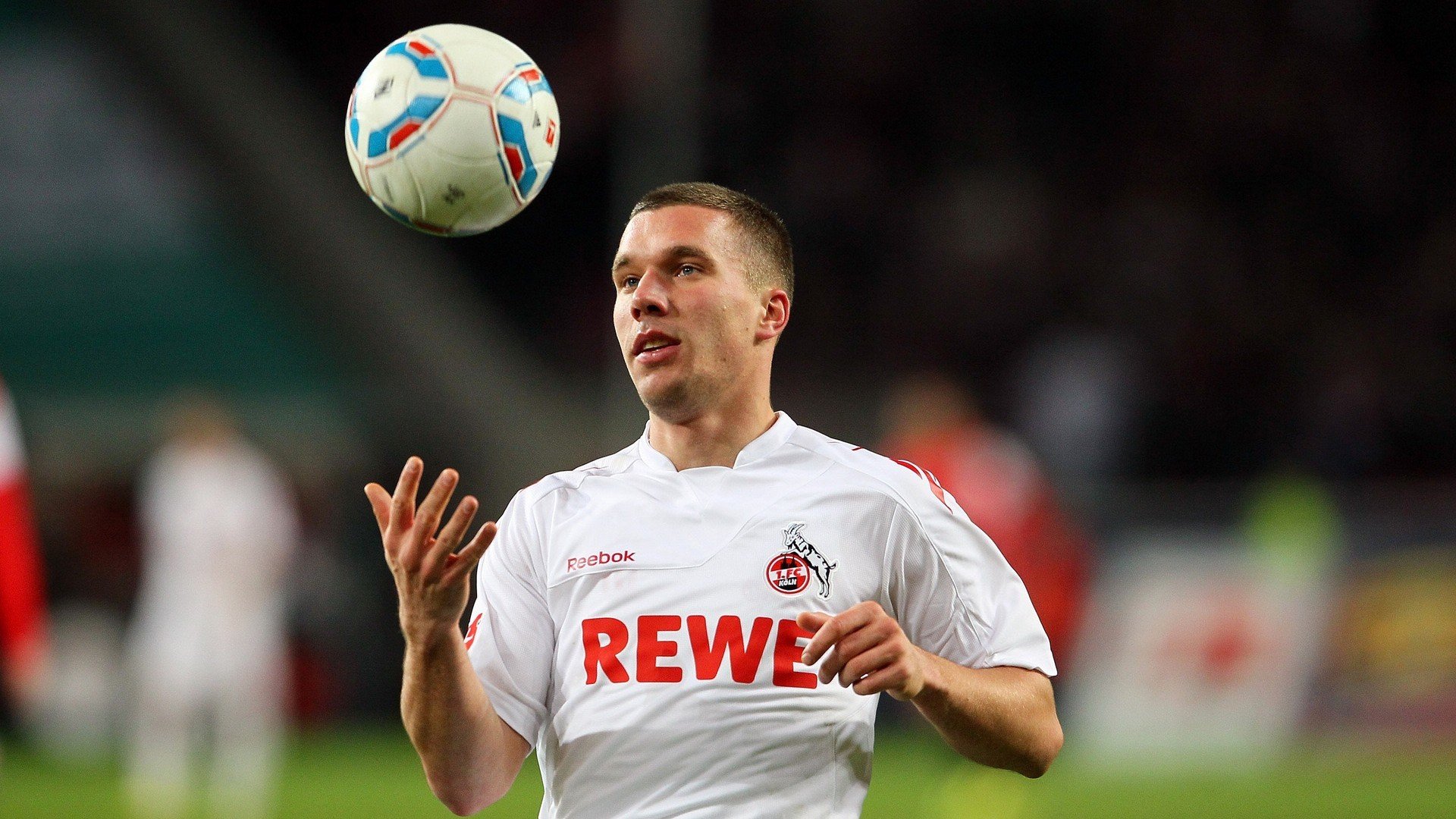 皇家贝蒂斯突破配合形成高效进攻链,皇家贝蒂斯转入球员